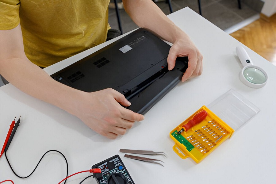 Service Provider of Battery Repair/Replacement in Noida, Uttar Pradesh, India.