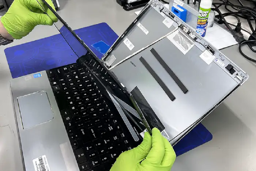 Service Provider of Damage Screen Repair in Noida, Uttar Pradesh, India.